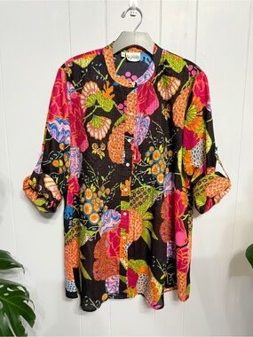 #18)  Signals 100% Cotton  Black and multicolor floral button-front women's top